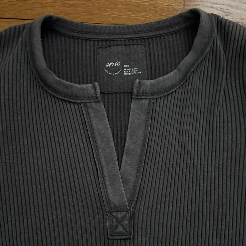 Aerie Dark Gray Ribbed Top Medium - Picture 3 of 4